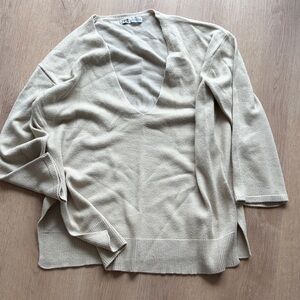 Zara Women's Beige V-Neck Sweater
